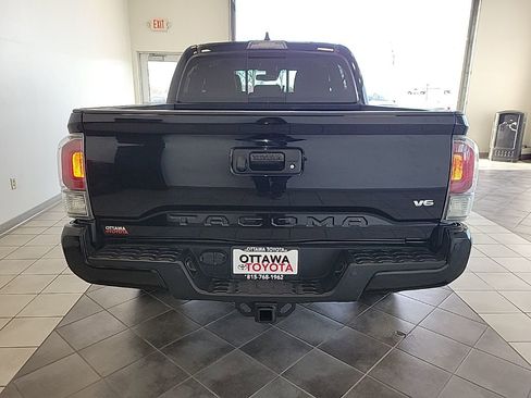 Used 2023 Toyota Tacoma TRD Off-Road w/ Technology Package AWD/4WD image 6