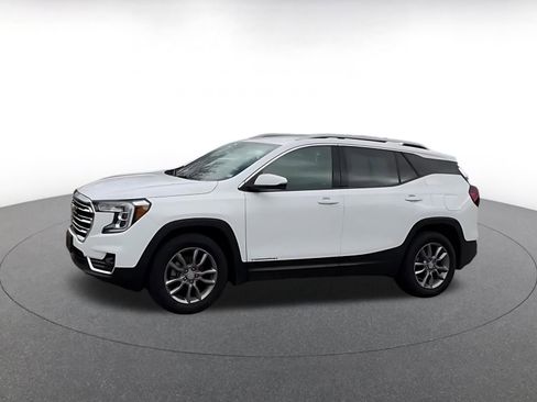 Used 2024 GMC Terrain SLT image 8
