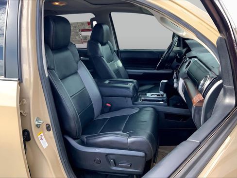Used 2019 Toyota Tundra Limited w/ Limited Premium Package AWD/4WD image 9
