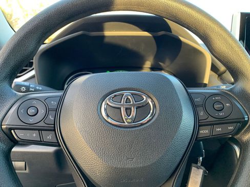 Used 2025 Toyota RAV4 LE image 27