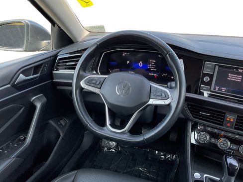 Used 2024 Volkswagen Jetta SE FWD image 11