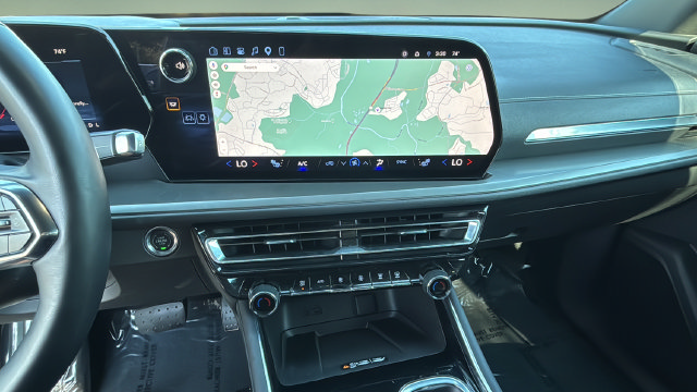 Used 2025 Chevrolet Traverse LT AWD/4WD image 25