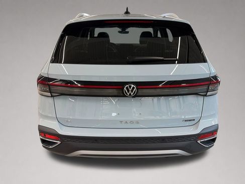 Certified 2025 Volkswagen Taos SE w/ Panoramic Sunroof Package AWD/4WD image 4