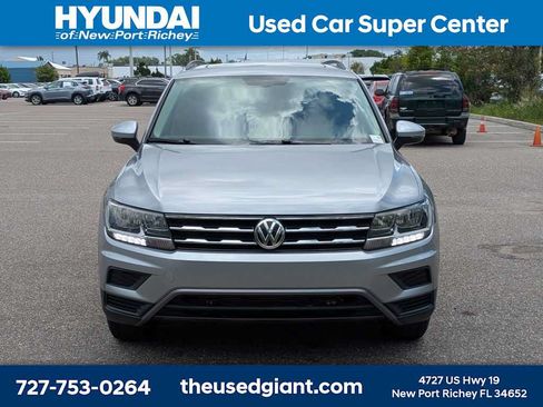 Used 2021 Volkswagen Tiguan SE w/ Panoramic Sunroof Package FWD image 8