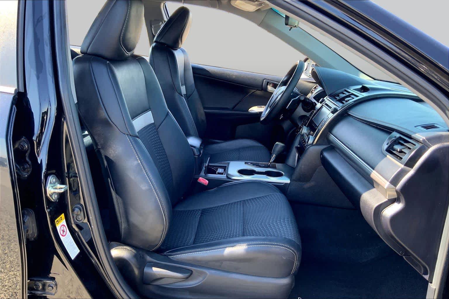 Used 2014 Toyota Camry SE FWD image 8