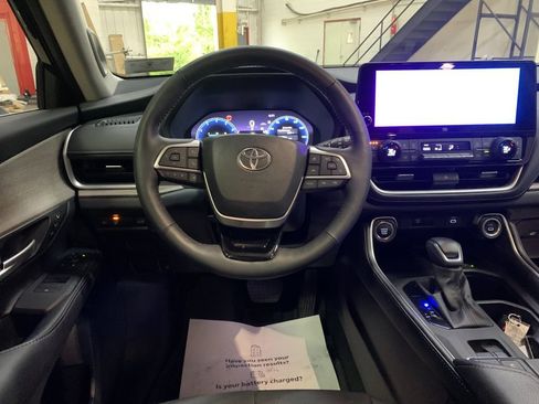 Used 2026 Toyota Grand Highlander AWD image 17