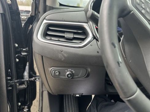 Used 2023 Chevrolet Equinox LT image 19