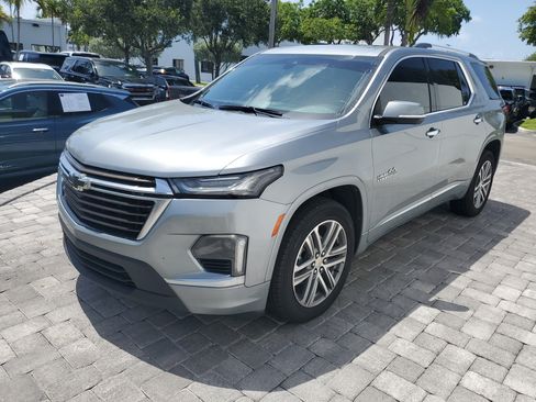Used 2023 Chevrolet Traverse High Country FWD image 3