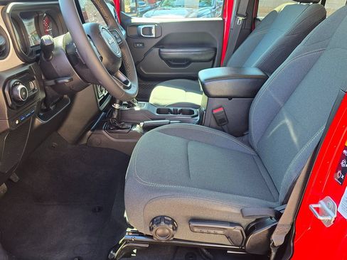 Used 2024 Jeep Wrangler Unlimited AWD/4WD image 24