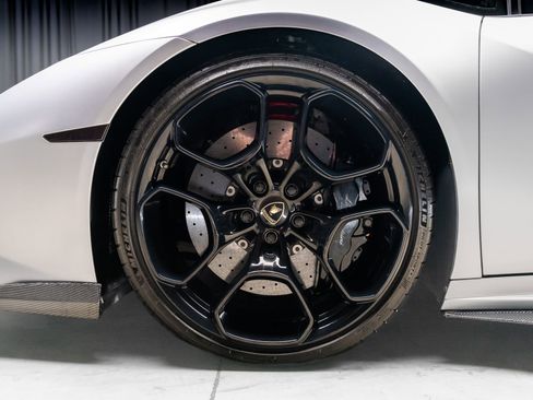 Used 2015 Lamborghini Huracan LP 610-4 AWD/4WD image 24