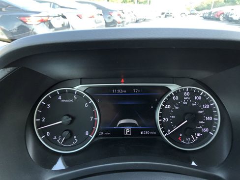 New 2025 Nissan Sentra SR w/ Midnight Edition image 25