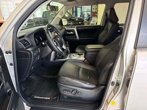 Used 2019 Toyota 4Runner SR5 AWD/4WD image 9