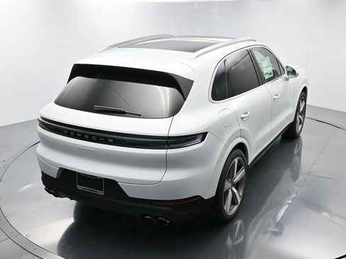 Certified 2025 Porsche Cayenne AWD/4WD image 36