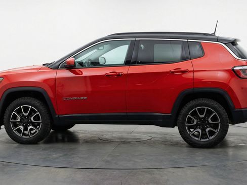Used 2025 Jeep Compass Trailhawk image 5