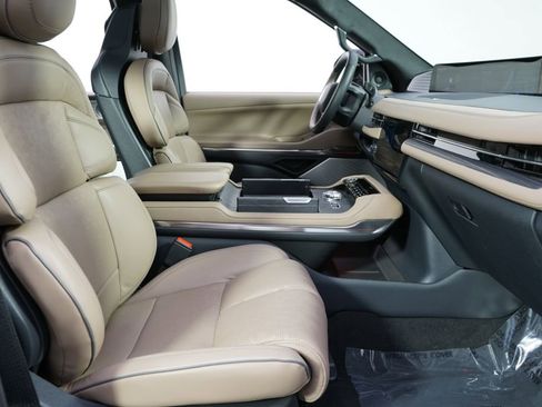 New 2026 Lincoln Navigator Black Label AWD/4WD image 16