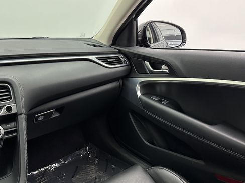 Used 2022 Genesis G70 2.0T image 28