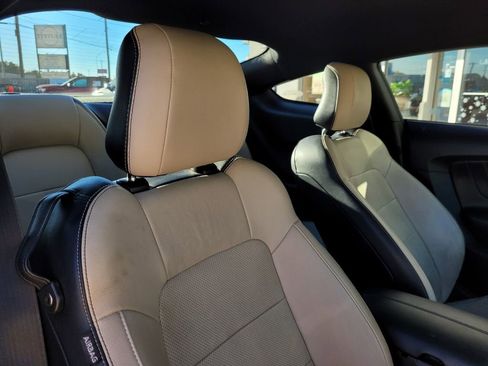 Used 2016 Ford Mustang Premium image 22