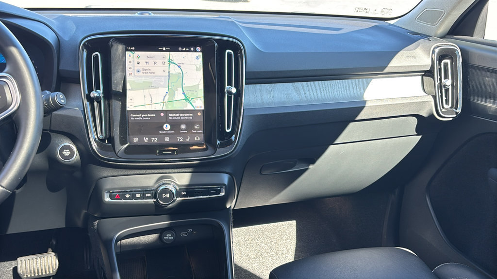 Certified 2026 Volvo XC40 B5 Plus AWD/4WD image 8