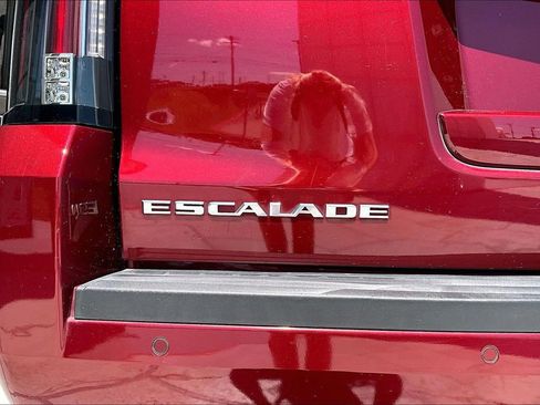 Used 2016 Cadillac Escalade Luxury AWD/4WD image 24