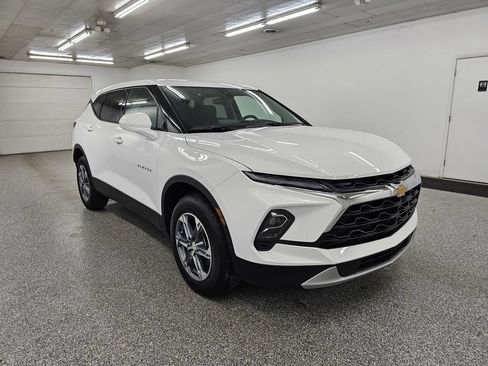 Used 2026 Chevrolet Blazer LT FWD image 3
