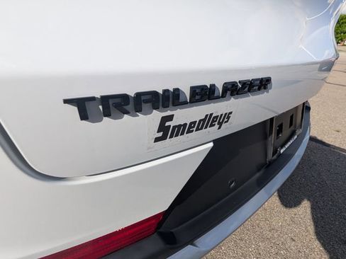 Used 2022 Chevrolet TrailBlazer LT w/ LPO, Blackout Package FWD image 7