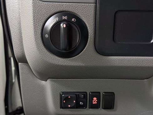 Used 2020 Nissan NV 2500 SV image 27