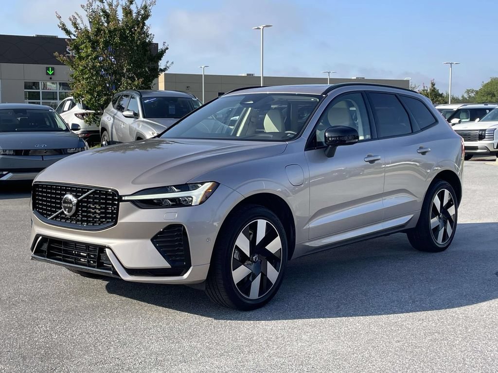 Used 2025 Volvo XC60 T8 Plus w/ Protection Package Premier AWD/4WD image 24