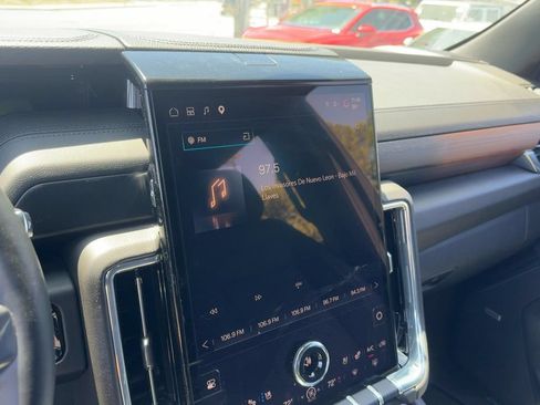 Used 2025 GMC Yukon XL Denali AWD/4WD image 17