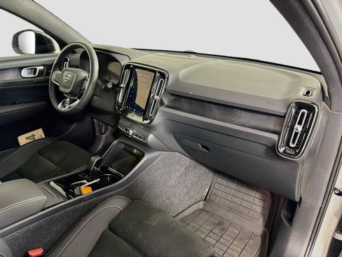 Certified 2023 Volvo C40 P8 Recharge Ultimate w/ Protection Package Premier AWD/4WD image 31