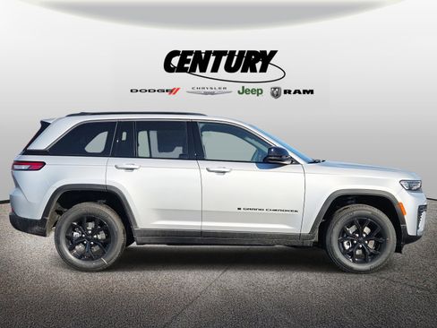 New 2026 Jeep Grand Cherokee Altitude image 2