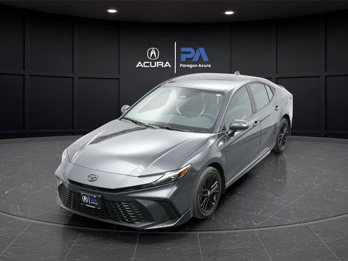 Used 2025 Toyota Camry SE w/ Convenience Package image 32