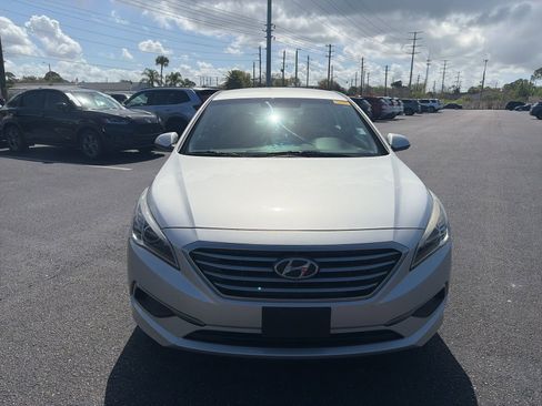 Used 2016 Hyundai Sonata SE image 2