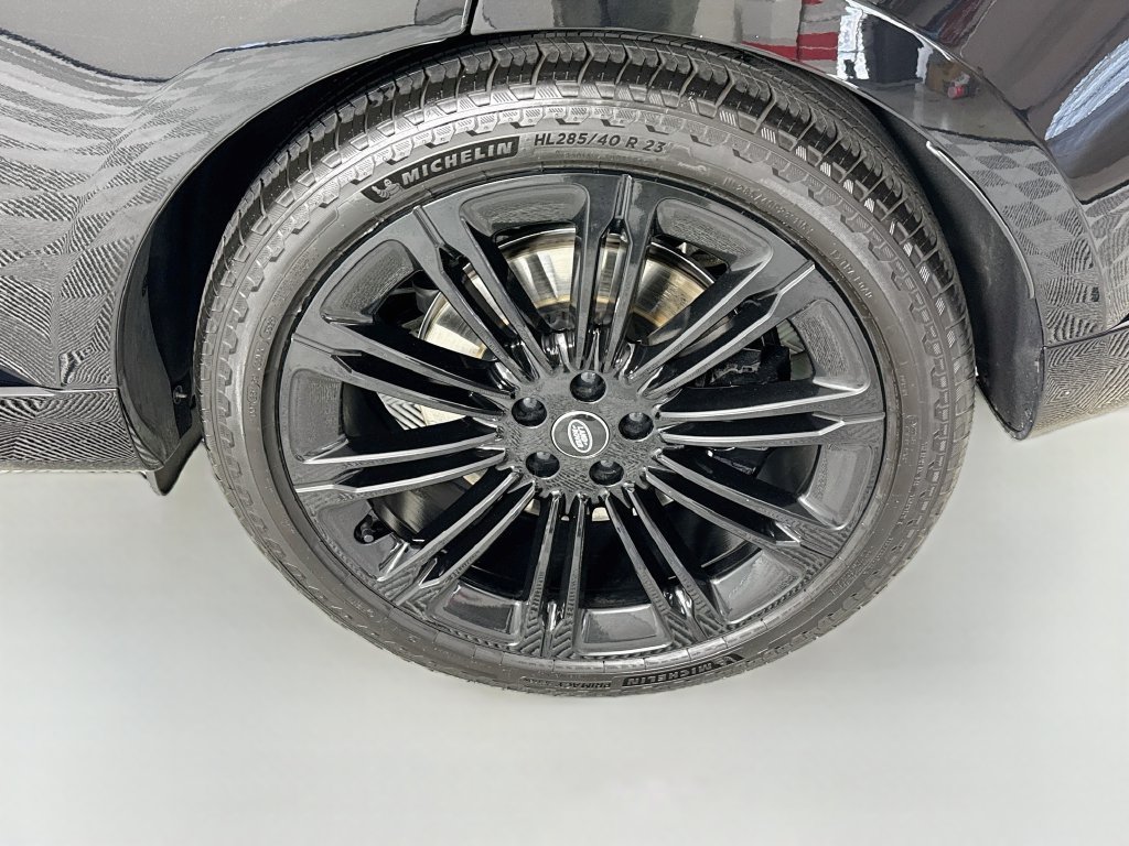 Used 2025 Land Rover Range Rover Long Wheelbase Autobiography AWD/4WD image 32