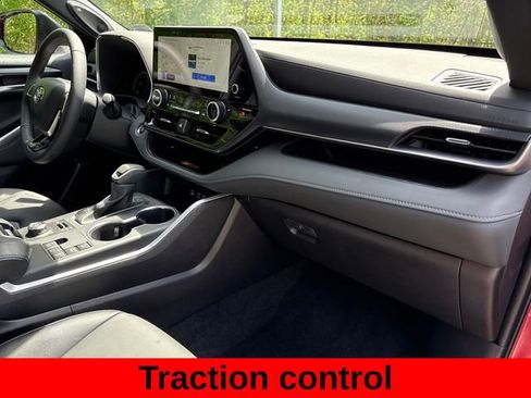 Used 2025 Toyota Highlander XSE image 29