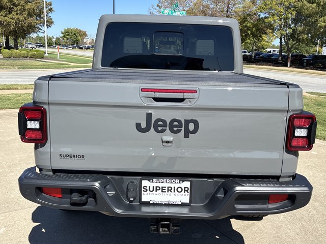 Used 2023 Jeep Gladiator Overland AWD/4WD image 5