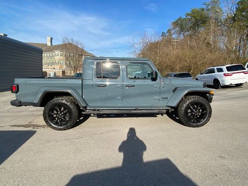 Used 2024 Jeep Gladiator Sport image 4