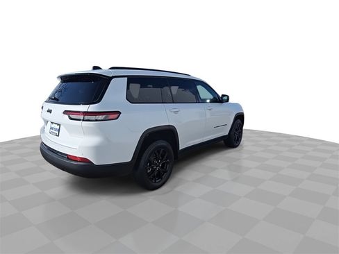 Used 2025 Jeep Grand Cherokee L Altitude image 8