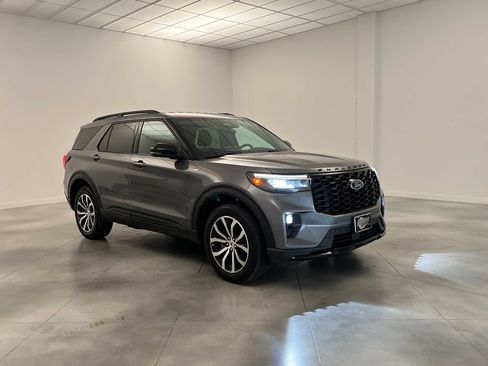 Used 2025 Ford Explorer ST-Line AWD/4WD image 9
