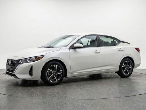 Used 2025 Nissan Sentra SV FWD image 3