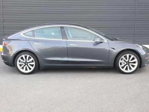 Used 2019 Tesla Model 3 Standard Range Plus image 9