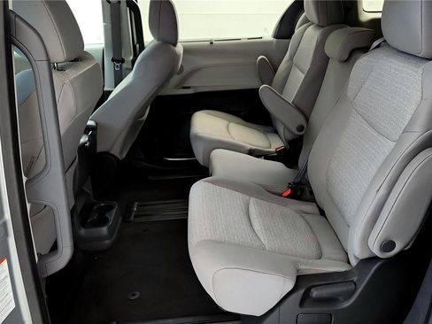 Used 2024 Toyota Sienna LE image 23