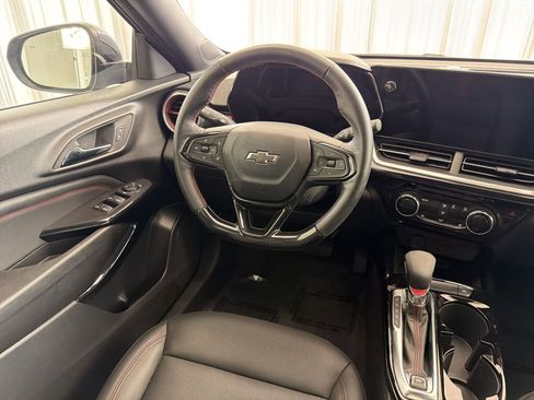 Used 2024 Chevrolet Trax RS w/ Sunroof Package FWD image 27