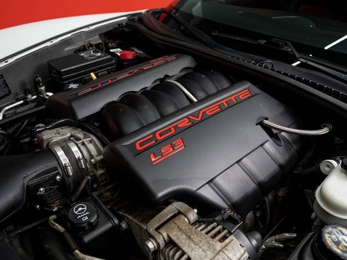 Used 2009 Chevrolet Corvette Coupe w/ Z51 Performance Package RWD image 18