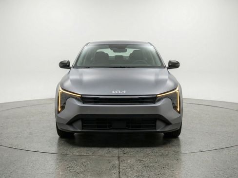 Used 2025 Kia K4 LXS image 2