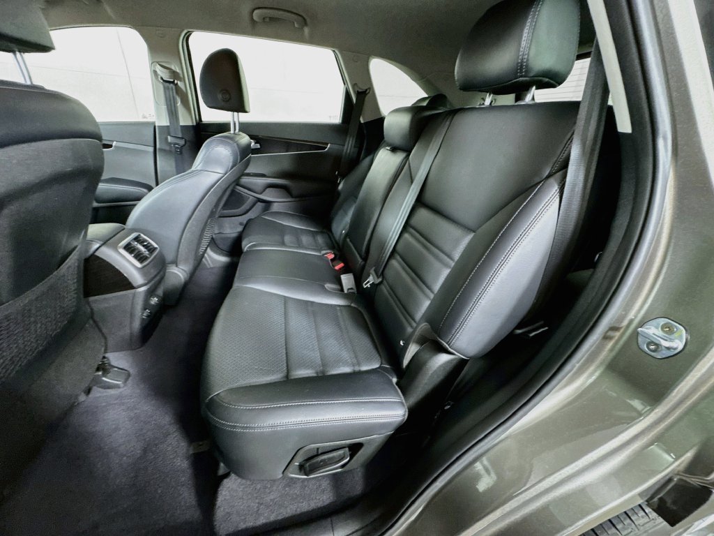 Used 2019 Kia Sorento EX FWD image 29