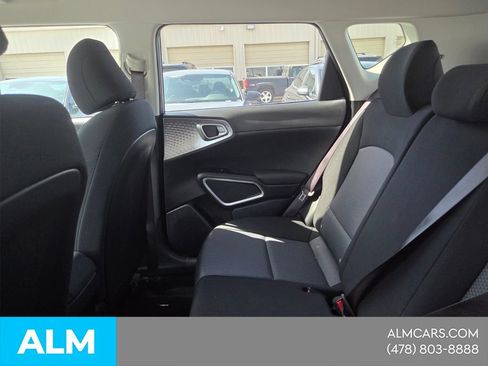 Used 2025 Kia Soul LX w/ LX Technology Package FWD image 6