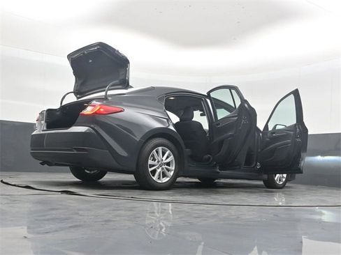 Used 2025 Toyota Camry LE image 52