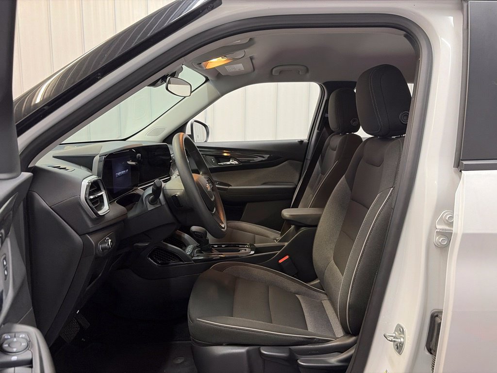 Used 2025 Chevrolet TrailBlazer LT AWD/4WD image 11