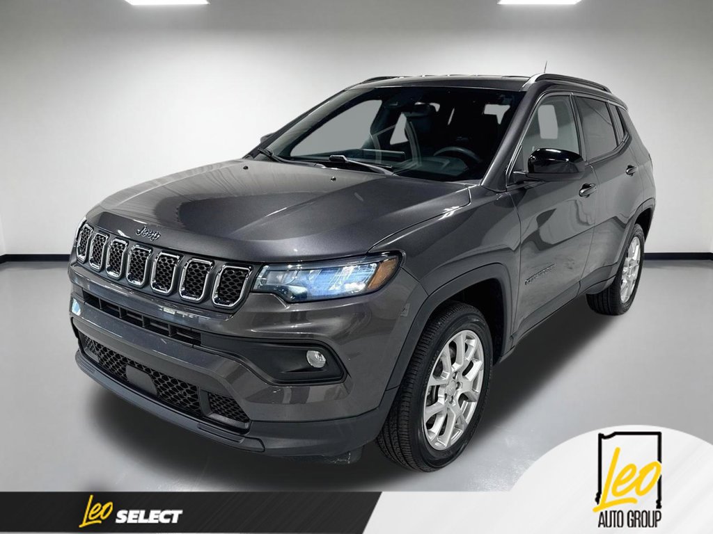 Used 2023 Jeep Compass Latitude AWD/4WD image 1
