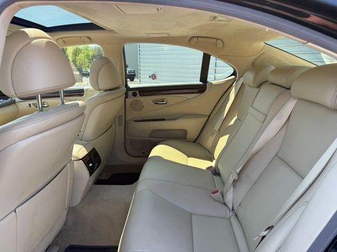 Used 2016 Lexus LS 460 w/ Comfort Package image 14